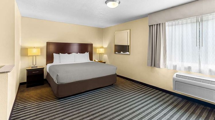 Quality Inn and Suites Vancouver Hazel Dell Suite
