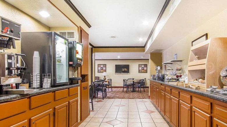 <b>Rodeway Inn & Stes Madsion Restaurant</b>. Images powered by <a href="https://iceportal.shijigroup.com/" title="IcePortal" target="_blank">IcePortal</a>.