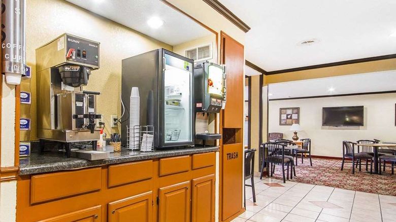 <b>Rodeway Inn & Stes Madsion Restaurant</b>. Images powered by <a href="https://iceportal.shijigroup.com/" title="IcePortal" target="_blank">IcePortal</a>.