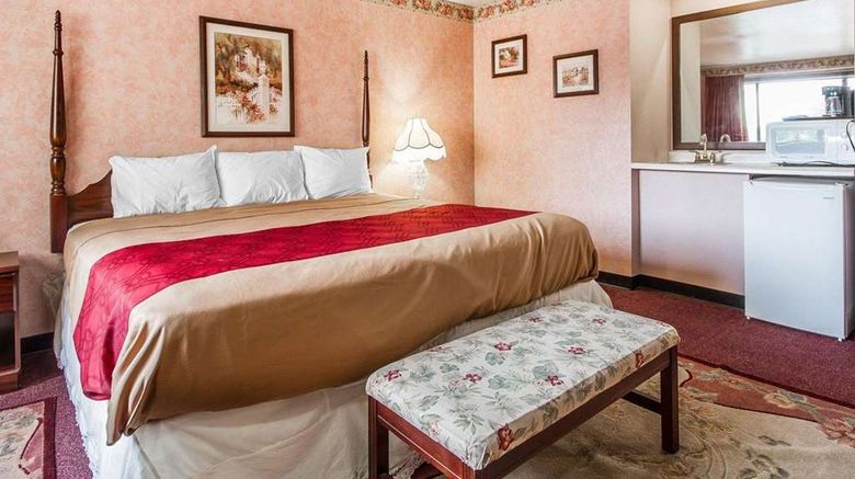 <b>Rodeway Inn & Stes Madsion Room</b>. Images powered by <a href="https://iceportal.shijigroup.com/" title="IcePortal" target="_blank">IcePortal</a>.