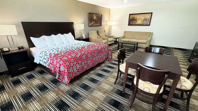 Econo Lodge Wausau-Rothschild Suite