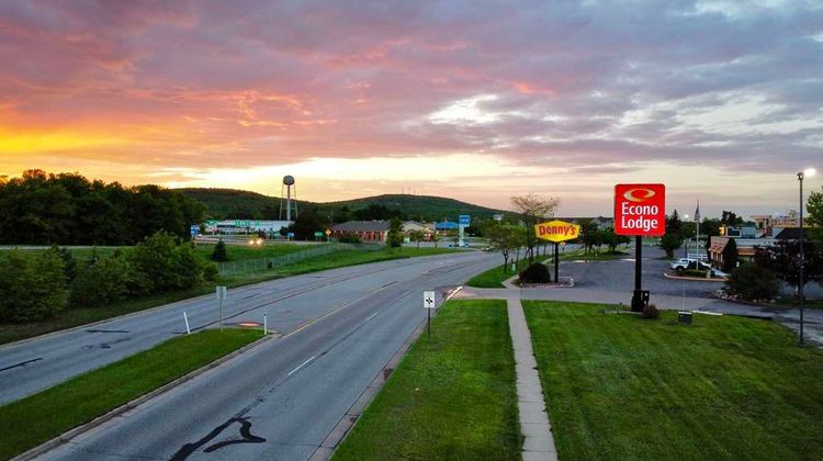 Econo Lodge Wausau-Rothschild Exterior