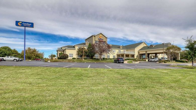 <b>Comfort Suites Appleton Airport Exterior</b>. Images powered by <a href="https://iceportal.shijigroup.com/" title="IcePortal" target="_blank">IcePortal</a>.
