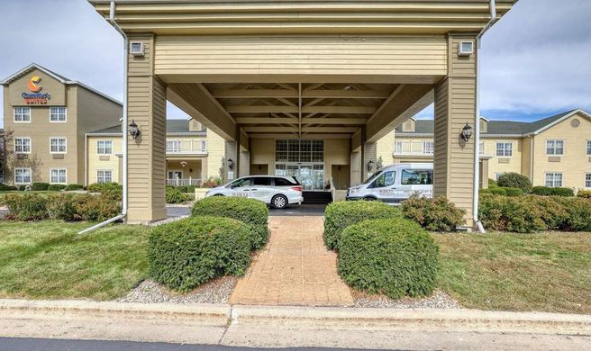 Comfort Suites Appleton Airport Exterior
