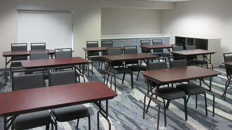 <b>Comfort Suites Meeting</b>. Images powered by <a href="https://iceportal.shijigroup.com/" title="IcePortal" target="_blank">IcePortal</a>.