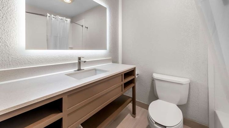 Comfort Suites Room