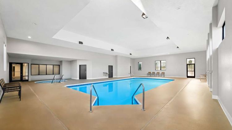 Comfort Suites Pool