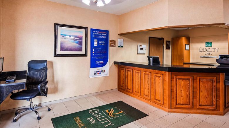<b>Quality Inn Tomah Lobby</b>. Images powered by <a href="https://iceportal.shijigroup.com/" title="IcePortal" target="_blank">IcePortal</a>.