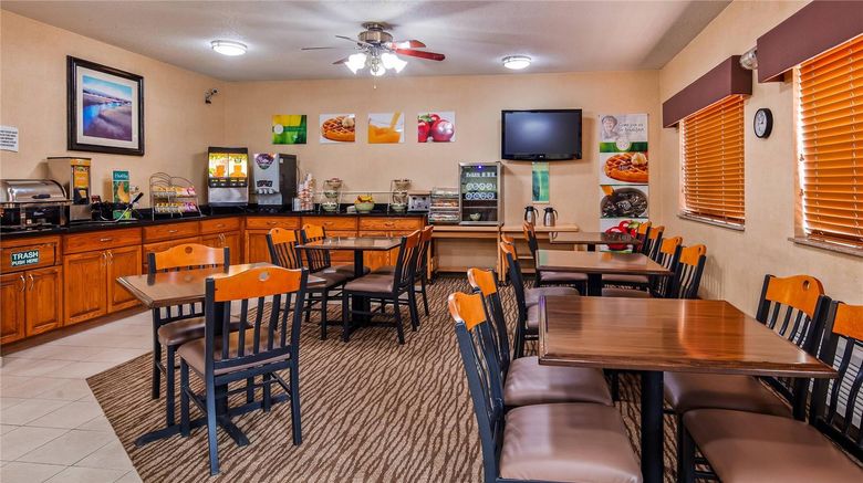 <b>Quality Inn Tomah Restaurant</b>. Images powered by <a href="https://iceportal.shijigroup.com/" title="IcePortal" target="_blank">IcePortal</a>.