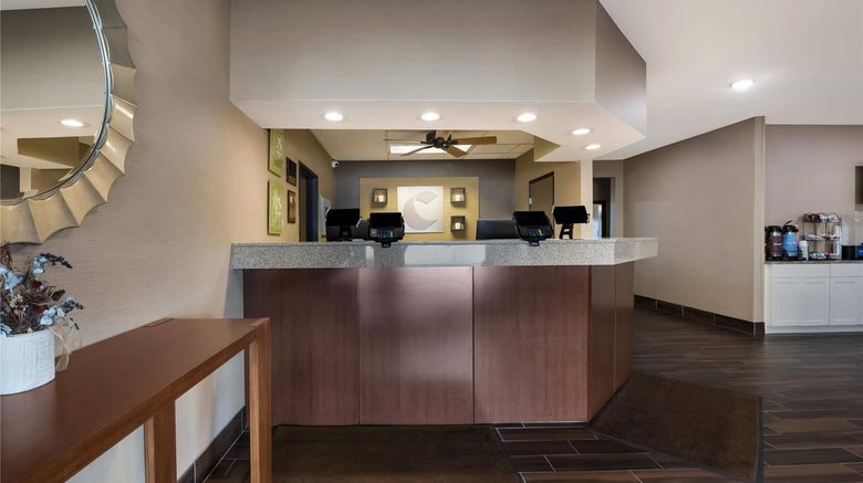 <b>Comfort Inn Onalaska/LaCrosse Lobby</b>. Images powered by <a href="https://iceportal.shijigroup.com/" title="IcePortal" target="_blank">IcePortal</a>.