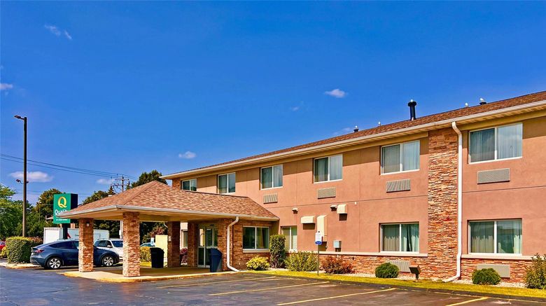 <b>Quality Inn & Suites Green Bay Exterior</b>. Images powered by <a href="https://iceportal.shijigroup.com/" title="IcePortal" target="_blank">IcePortal</a>.