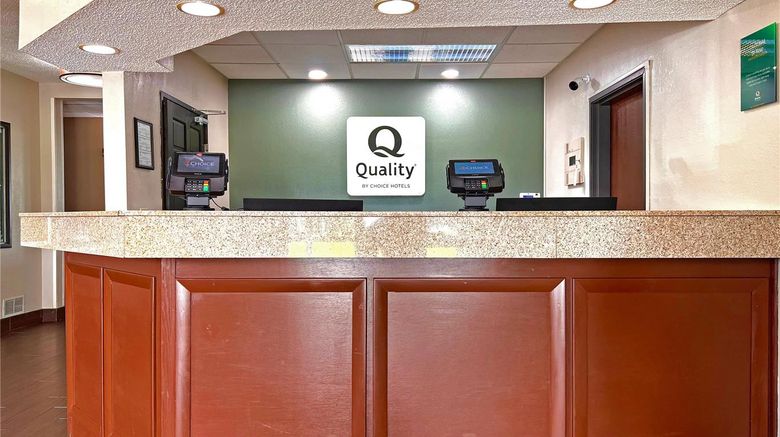 <b>Quality Inn & Suites Green Bay Lobby</b>. Images powered by <a href="https://iceportal.shijigroup.com/" title="IcePortal" target="_blank">IcePortal</a>.