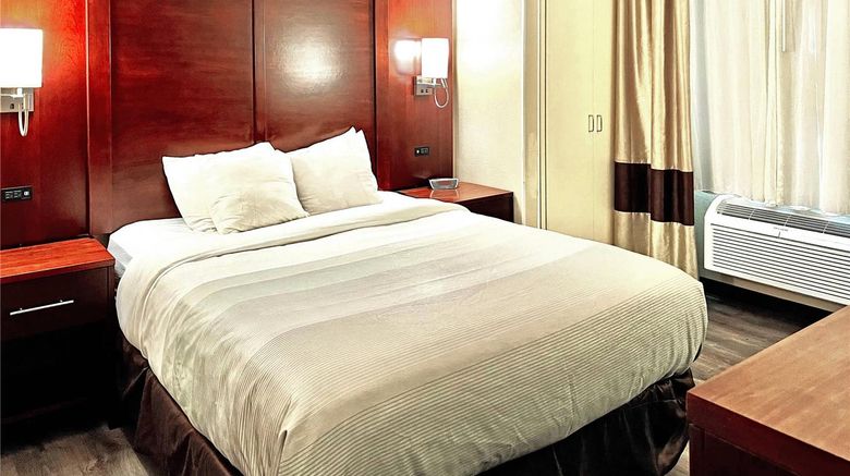 <b>Quality Inn & Suites Green Bay Room</b>. Images powered by <a href="https://iceportal.shijigroup.com/" title="IcePortal" target="_blank">IcePortal</a>.