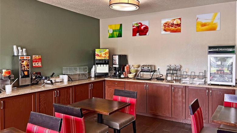 <b>Quality Inn & Suites Green Bay Restaurant</b>. Images powered by <a href="https://iceportal.shijigroup.com/" title="IcePortal" target="_blank">IcePortal</a>.
