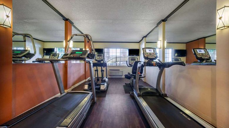 <b>Comfort Suites Green Bay West Health</b>. Images powered by <a href="https://iceportal.shijigroup.com/" title="IcePortal" target="_blank">IcePortal</a>.