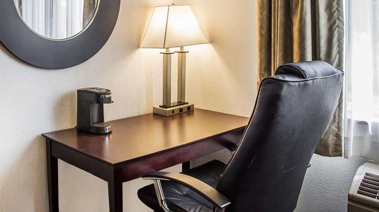 <b>Quality Inn and Suites Sturgeon Bay Room</b>. Images powered by <a href="https://iceportal.shijigroup.com/" title="IcePortal" target="_blank">IcePortal</a>.