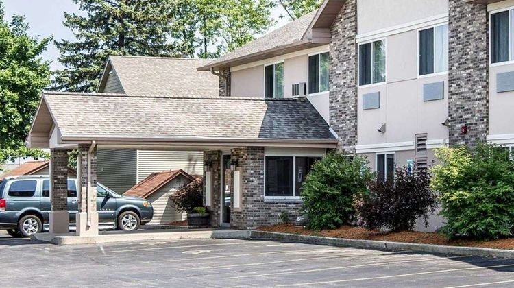 Quality Inn and Suites Sturgeon Bay Exterior