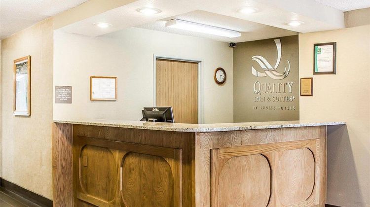 Quality Inn and Suites Sturgeon Bay Lobby