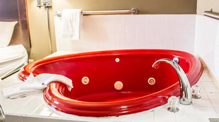 Quality Inn and Suites Sturgeon Bay Suite