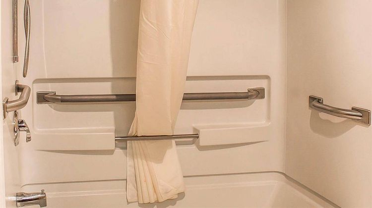 Quality Inn and Suites Sturgeon Bay Room