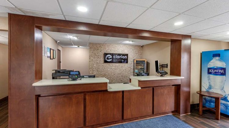 Clarion Pointe Racine-Mount Pleasant Lobby