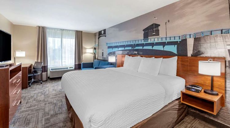 Clarion Pointe Racine-Mount Pleasant Room