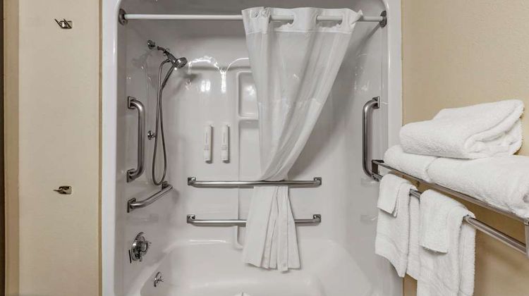 Clarion Pointe Racine-Mount Pleasant Room