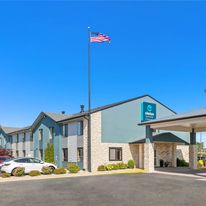 Clarion Pointe Racine-Mount Pleasant