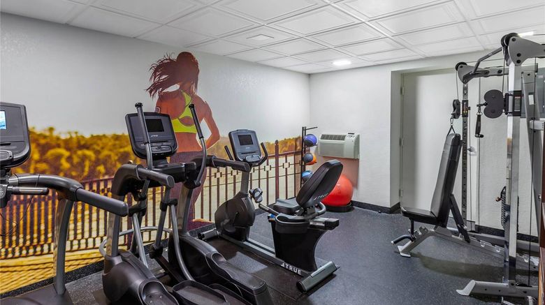 <b>Clarion Pointe Racine-Mount Pleasant Health</b>. Images powered by <a href="https://iceportal.shijigroup.com/" title="IcePortal" target="_blank">IcePortal</a>.