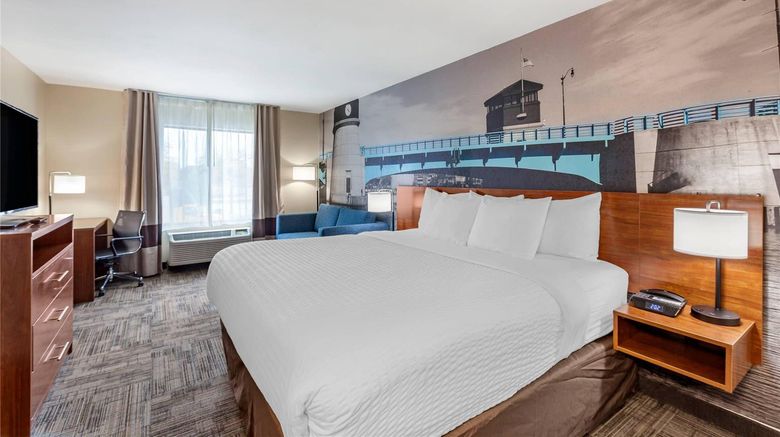 <b>Clarion Pointe Racine-Mount Pleasant Room</b>. Images powered by <a href="https://iceportal.shijigroup.com/" title="IcePortal" target="_blank">IcePortal</a>.