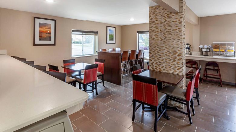 <b>Clarion Pointe Racine-Mount Pleasant Restaurant</b>. Images powered by <a href="https://iceportal.shijigroup.com/" title="IcePortal" target="_blank">IcePortal</a>.