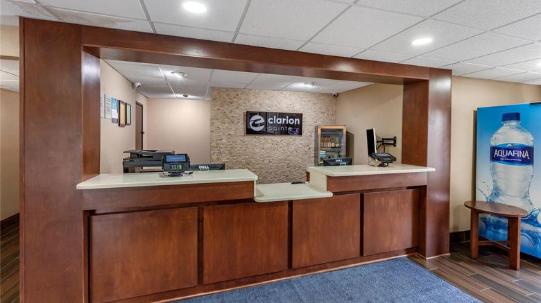 <b>Clarion Pointe Racine-Mount Pleasant Lobby</b>. Images powered by <a href="https://iceportal.shijigroup.com/" title="IcePortal" target="_blank">IcePortal</a>.