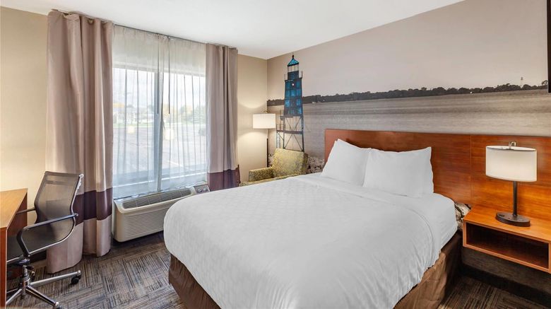 <b>Clarion Pointe Racine-Mount Pleasant Room</b>. Images powered by <a href="https://iceportal.shijigroup.com/" title="IcePortal" target="_blank">IcePortal</a>.