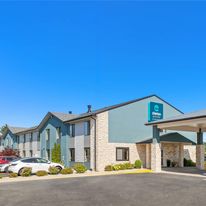 Clarion Pointe Racine-Mount Pleasant