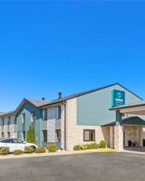 Clarion Pointe Racine-Mount Pleasant