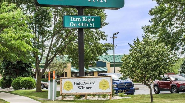 <b>Quality Inn Manitowoc Exterior</b>. Images powered by <a href="https://iceportal.shijigroup.com/" title="IcePortal" target="_blank">IcePortal</a>.