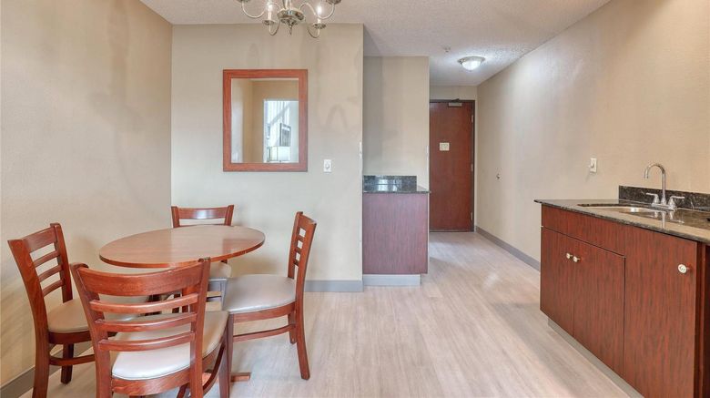 <b>Comfort Suites Suite</b>. Images powered by <a href="https://iceportal.shijigroup.com/" title="IcePortal" target="_blank">IcePortal</a>.