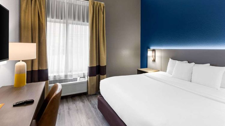 Comfort Inn & Suites Room