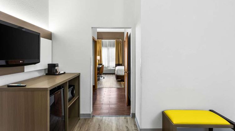 Comfort Inn & Suites Room
