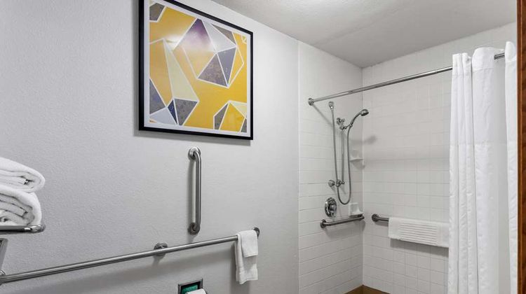 Comfort Inn & Suites Room