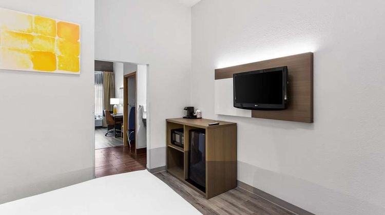 Comfort Inn & Suites Room