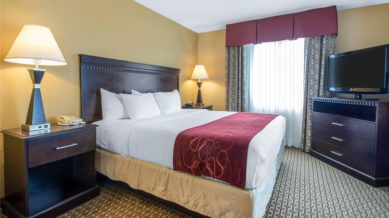<b>Comfort Suites Room</b>. Images powered by <a href="https://iceportal.shijigroup.com/" title="IcePortal" target="_blank">IcePortal</a>.