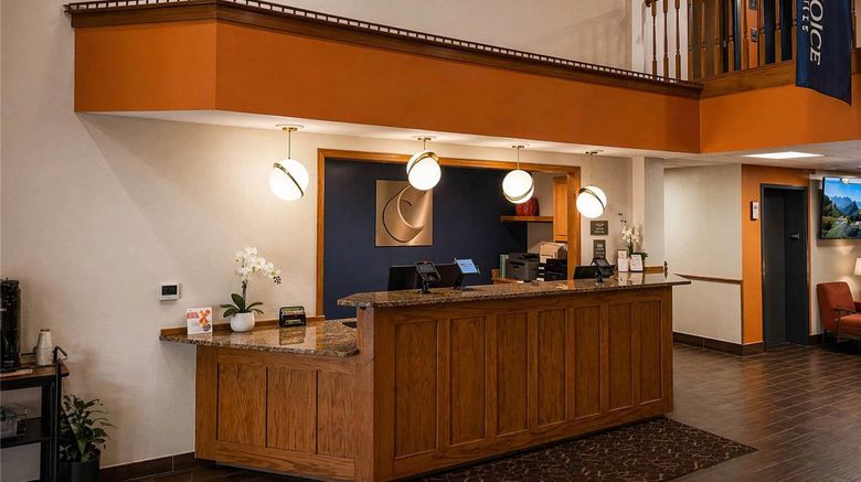 <b>Comfort Suites Lobby</b>. Images powered by <a href="https://iceportal.shijigroup.com/" title="IcePortal" target="_blank">IcePortal</a>.