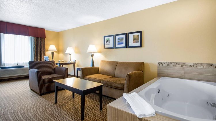 Comfort Suites Room