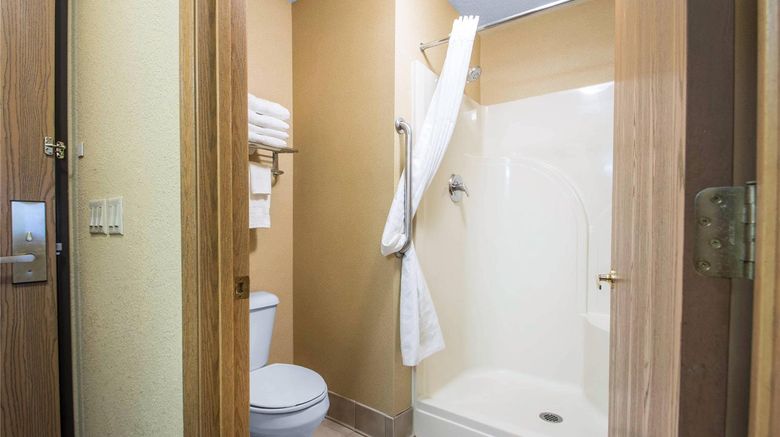 <b>Comfort Suites Suite</b>. Images powered by <a href="https://iceportal.shijigroup.com/" title="IcePortal" target="_blank">IcePortal</a>.