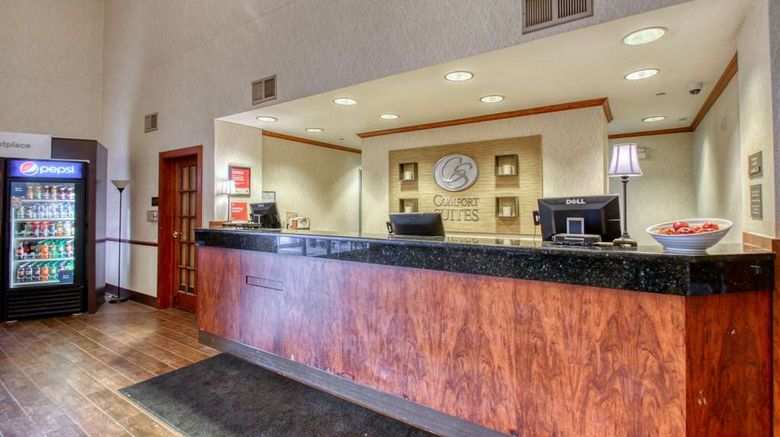 <b>Comfort Suites Milwaukee Airport Lobby</b>. Images powered by <a href="https://iceportal.shijigroup.com/" title="IcePortal" target="_blank">IcePortal</a>.