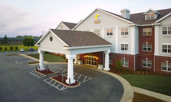 Comfort Suites Milwaukee Airport Exterior