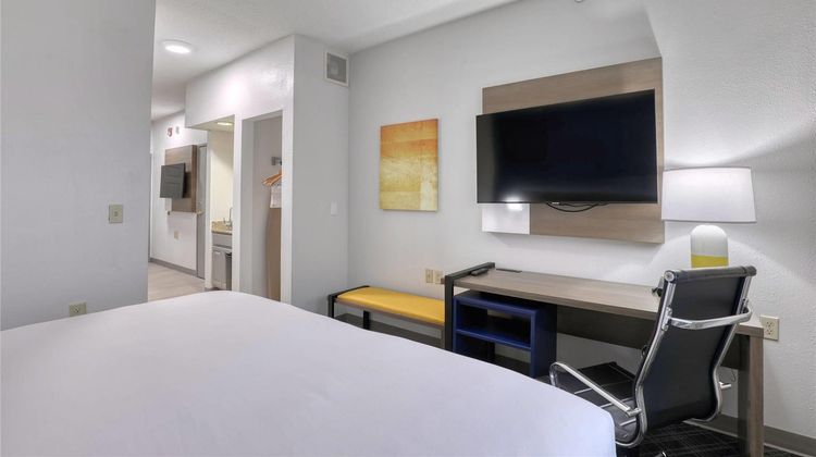 Comfort Suites Milwaukee Airport Suite