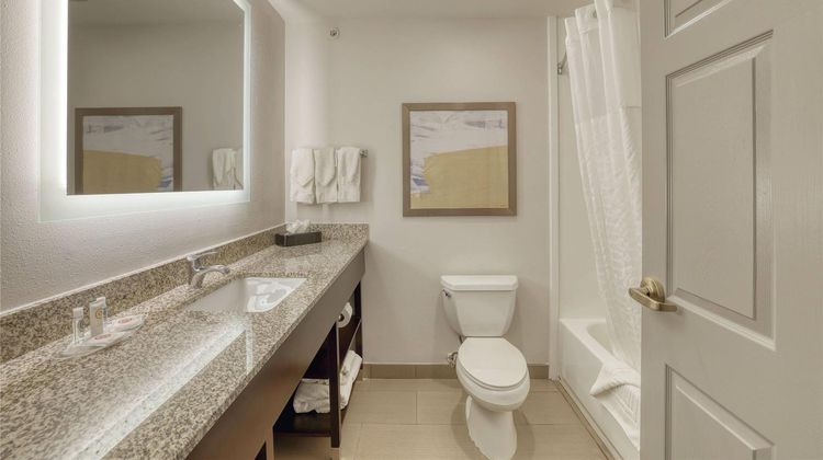 Comfort Suites Milwaukee Airport Room