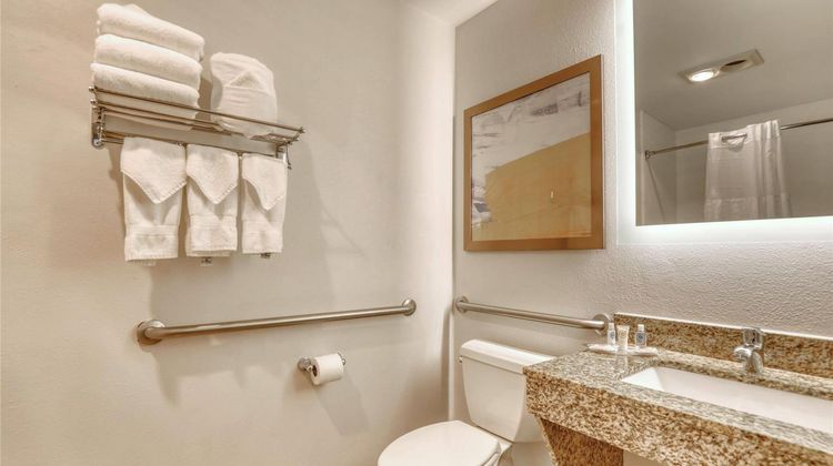Comfort Suites Milwaukee Airport Room